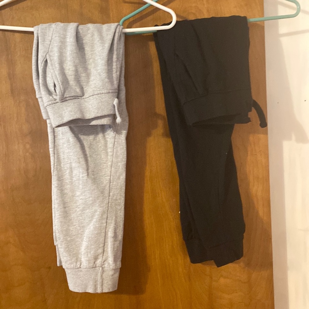 2 pair of sweatpants. Grey and black size 14.